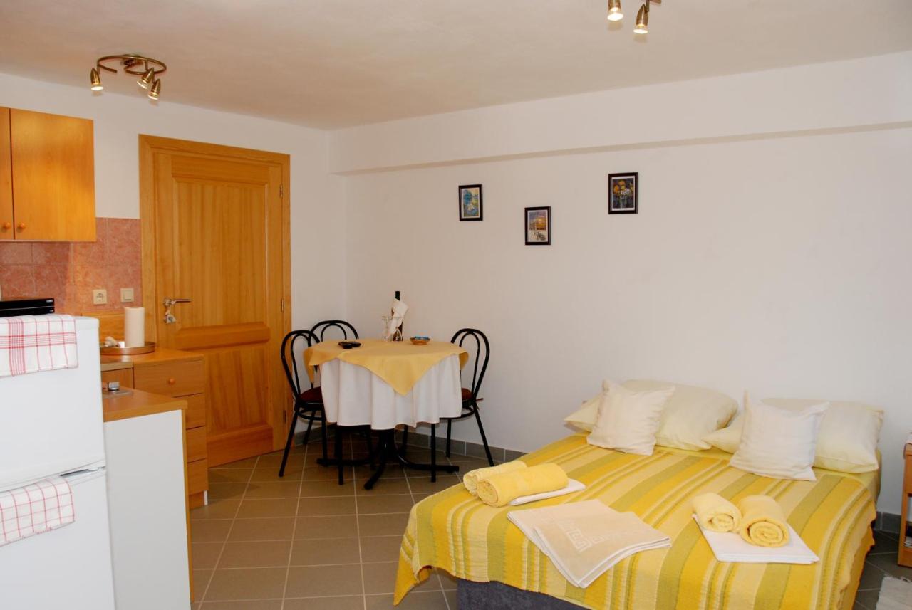 Apartments With A Parking Space Soline, Krk - 18787 Dobrinj Εξωτερικό φωτογραφία