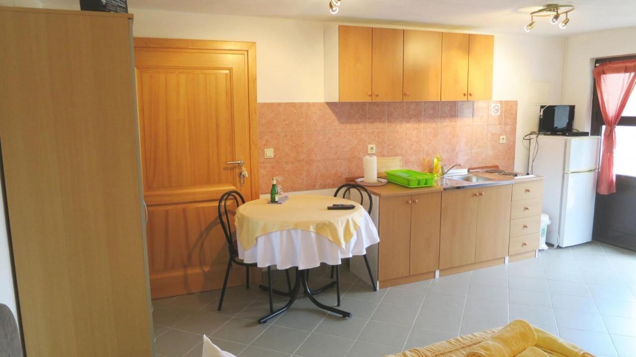 Apartments With A Parking Space Soline, Krk - 18787 Dobrinj Εξωτερικό φωτογραφία